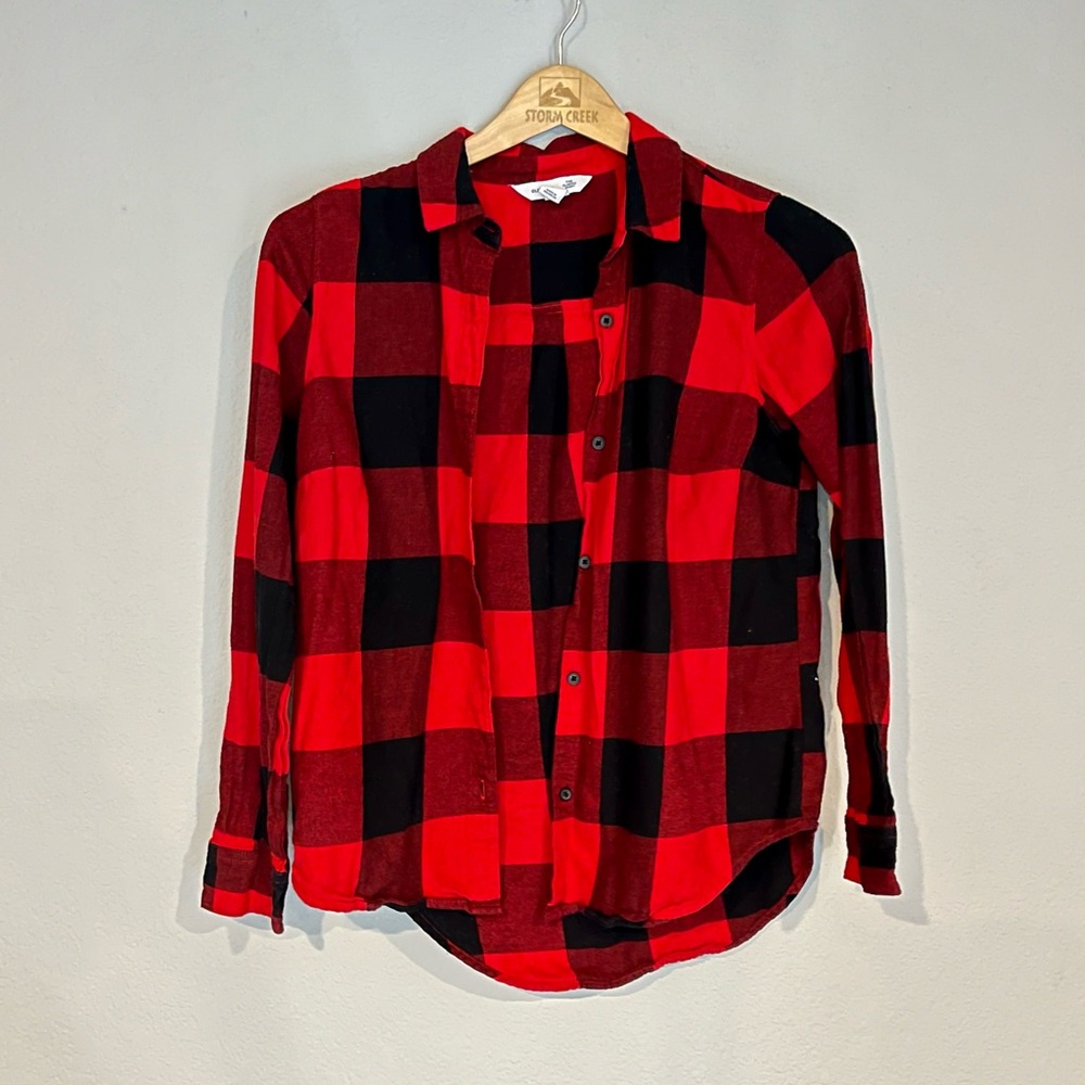 Old Navy Classic Shirt Medium Woman’s Black Red Buffalo Check Plaid Button Up